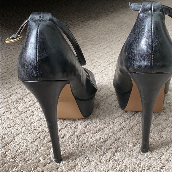 Just Fab Black Heels - Picture 3 of 5